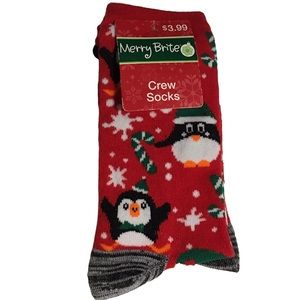 Merry Brite Crew Socks Penguin winter xmas red 9-11 NWT
